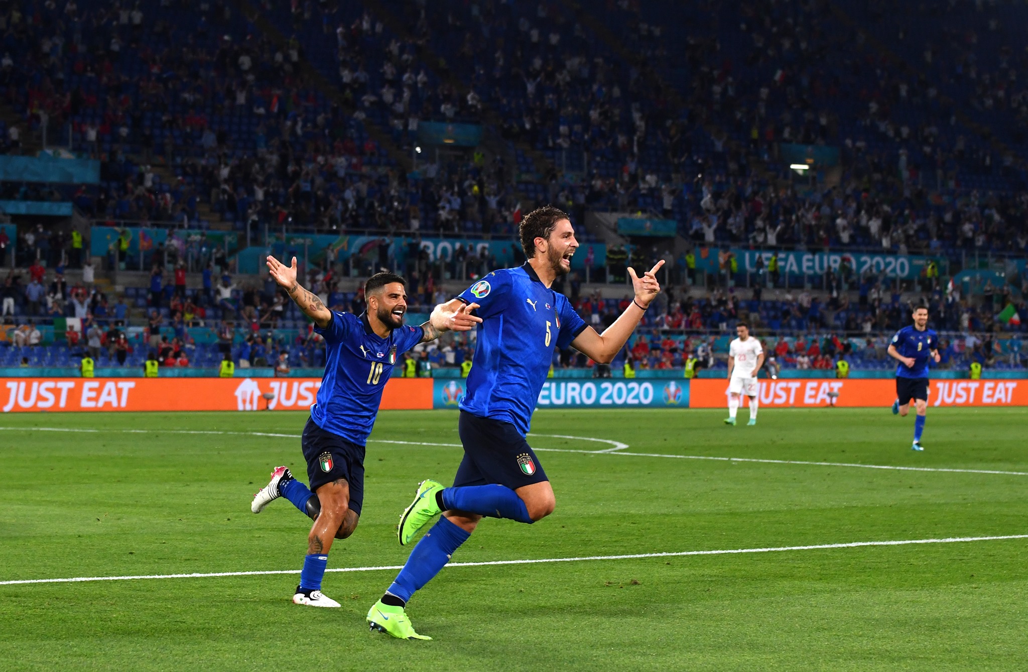 Italy first team to enter knockouts, Wales edge Turkey