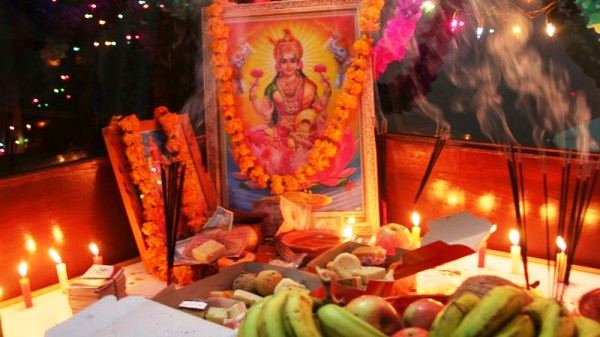 धनधान्यकी देवी लक्ष्मीको पूजाआराधना गरी लक्ष्मीपूजा मनाइँदै