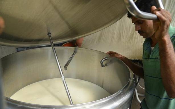 25,000 farmers in Makawanpur find their niche in milk production