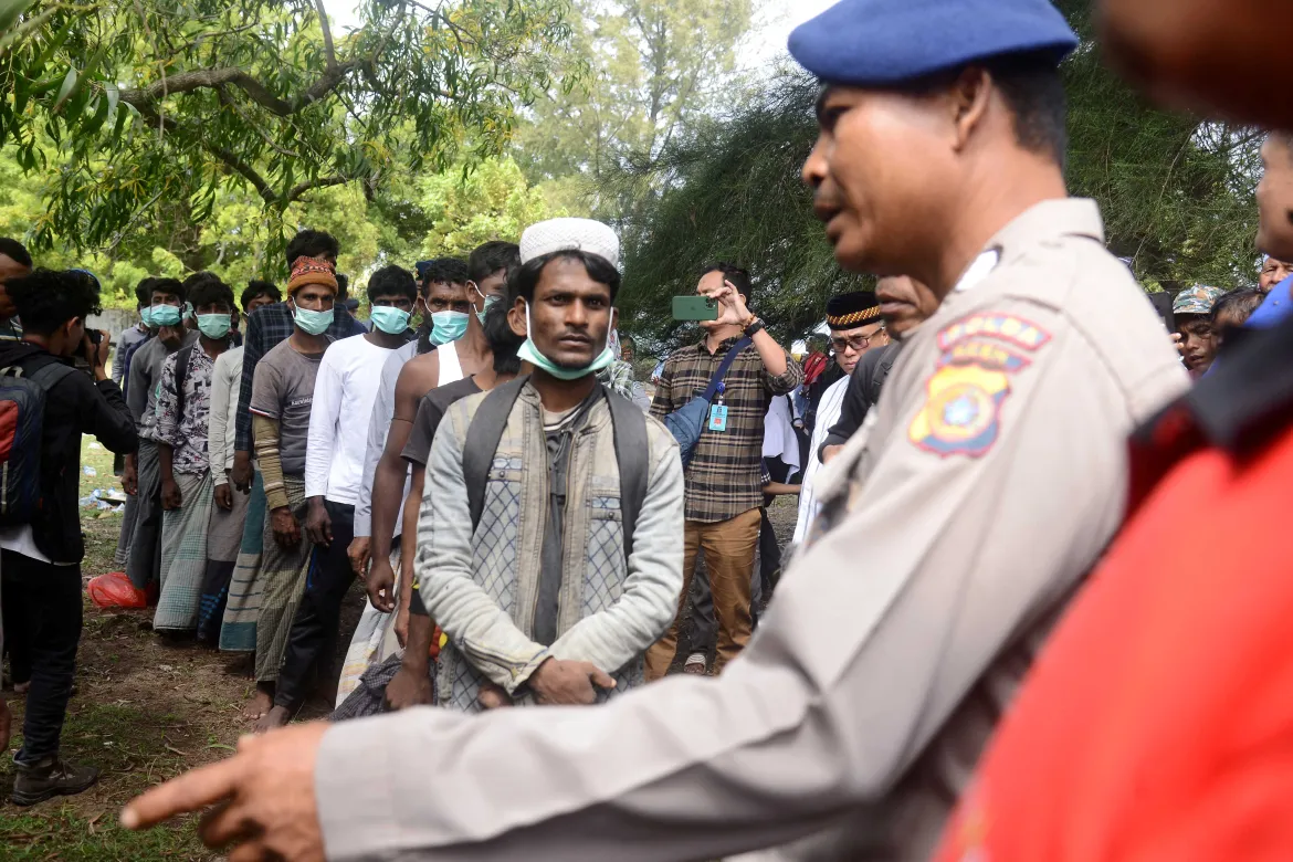 एक महिना समुद्रमा अलपत्र परेका रोहिंग्या इन्डोनेसिया पुगे