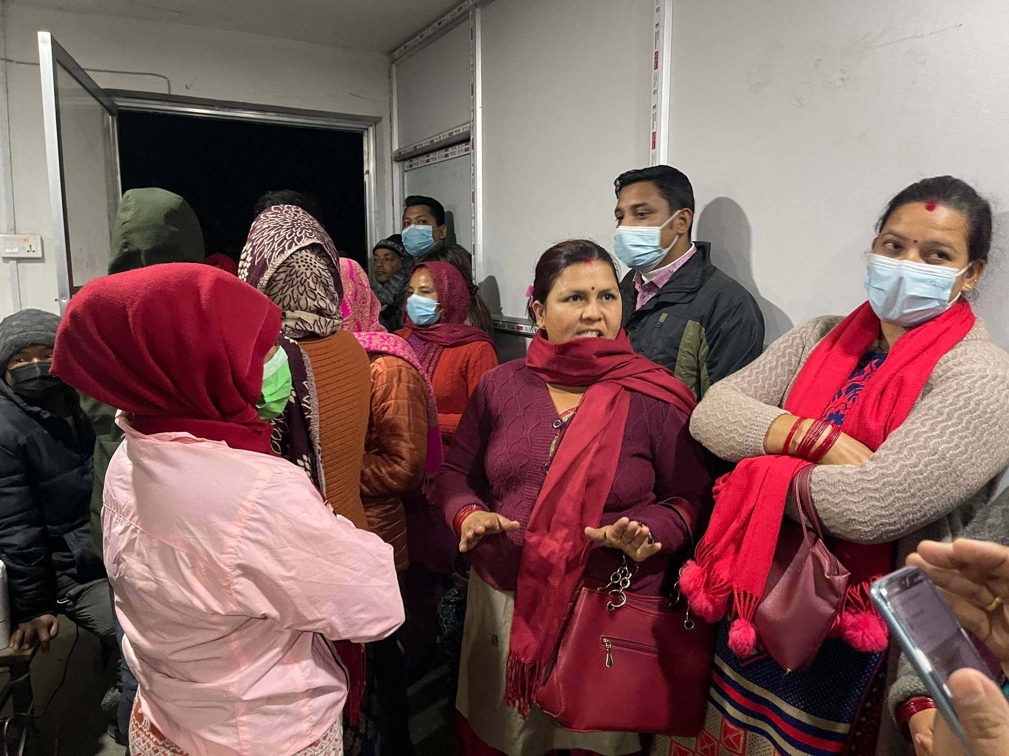 ‘गृहमन्त्रीको निर्देशन'मा मध्यरातमा मतदाता नामावली संकलन, विराेधमा एमालेको तालाबन्दी