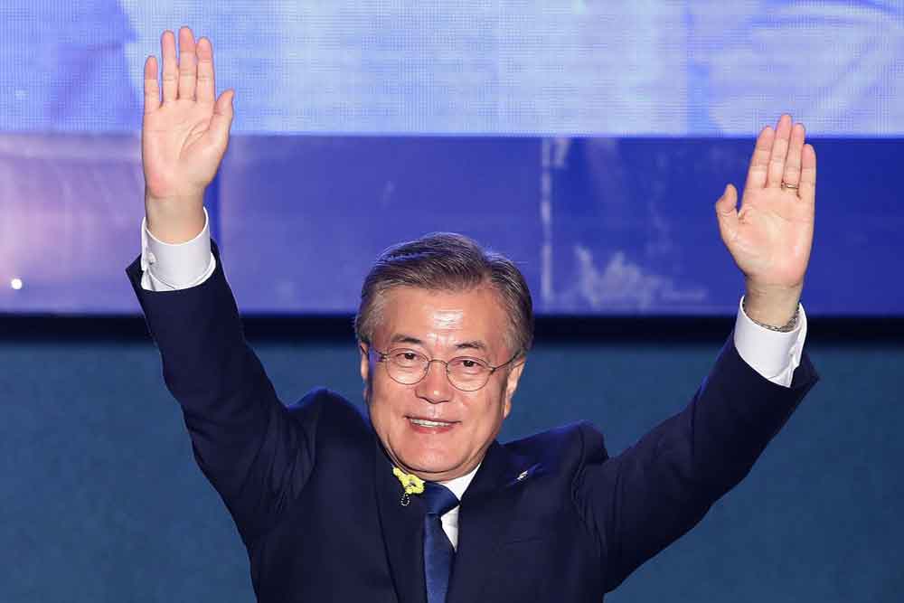 Moon urges parliament's support for economic recovery, denuclearization