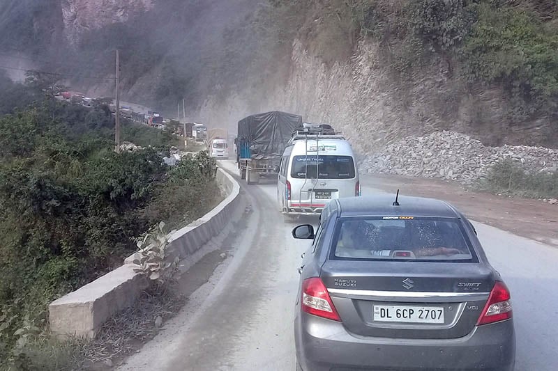 Narayangarh-Muglin road section sees traffic disruption