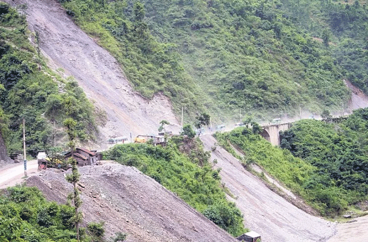 Prithivi highway obstructed, limited to one way traffic