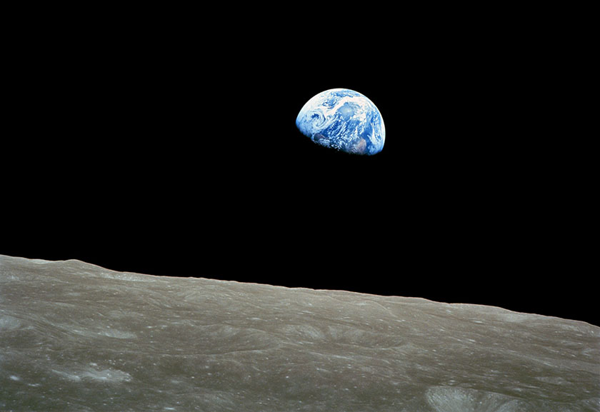 इतिहासमा आज : चन्द्रमाको कक्षबाट खिचियो पृथ्वीको पहिलो तस्बिर