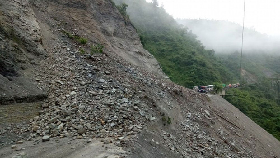 Landslide disrupts Narayangarh-Muglin road section