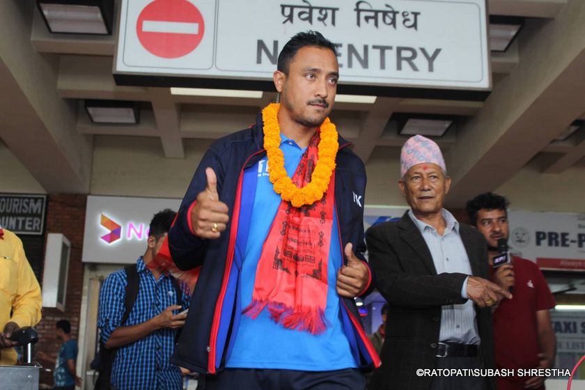 आईसीसी टी–२० विश्वकप छनोटको उपाधि जितेर नेपाली क्रिकेट टोली स्वदेश फर्कियो, स्वागतमा काेही गएनन्
