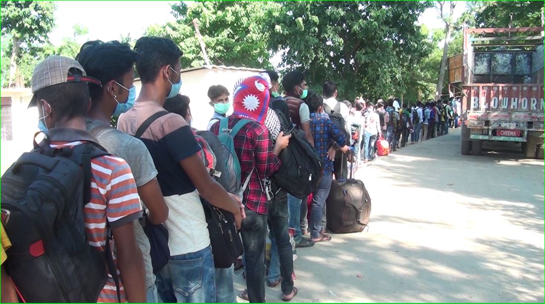 Nepalis returned back from border point