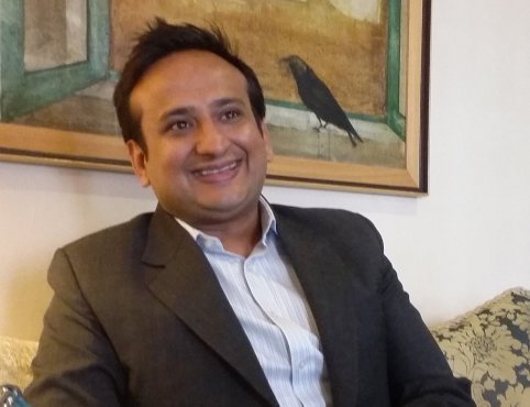   प्रदर्शनकारीले हाम्रा भवन जलाउन सक्छन्, सपना सक्दैनन् : निर्वाण चौधरी