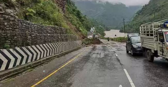 One-way traffic on obstructed Narayangadh-Muglin Highway resumes