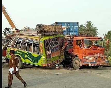 27 killed, over 30 injured in bus-trailer collision in Pakistan's Punjab