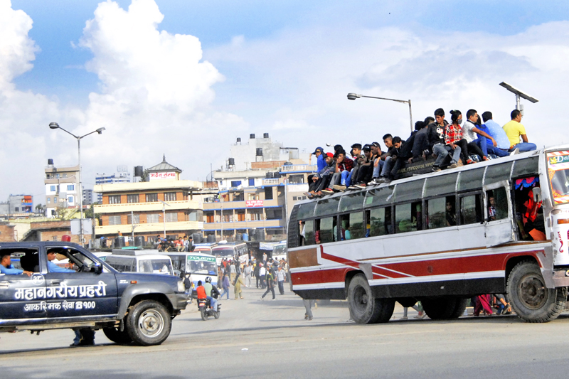 Ahead of prohibitory order, passengers throng Bus Park to head homes