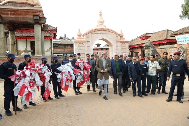 आयोगको स्थलगत अनुगमनः आचारसंहिता विपरित टाँगिएका तुल, ब्यानर मूख्य टार्गेट !