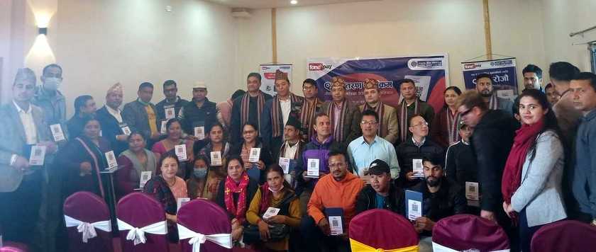 पाल्पामा एकै दिन ११८ जनालाई नेपाल बैंकले वितरण गर्यो क्यूआर स्ट्यान्ड