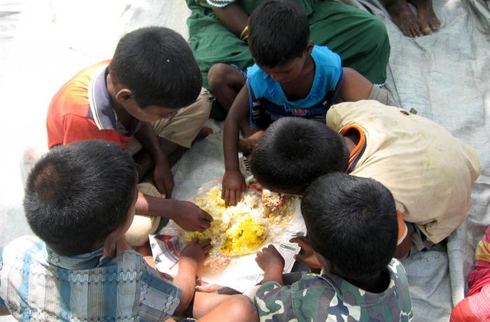 श्रीलंकाका बालबालिका भोकमरीको जोखिममा
