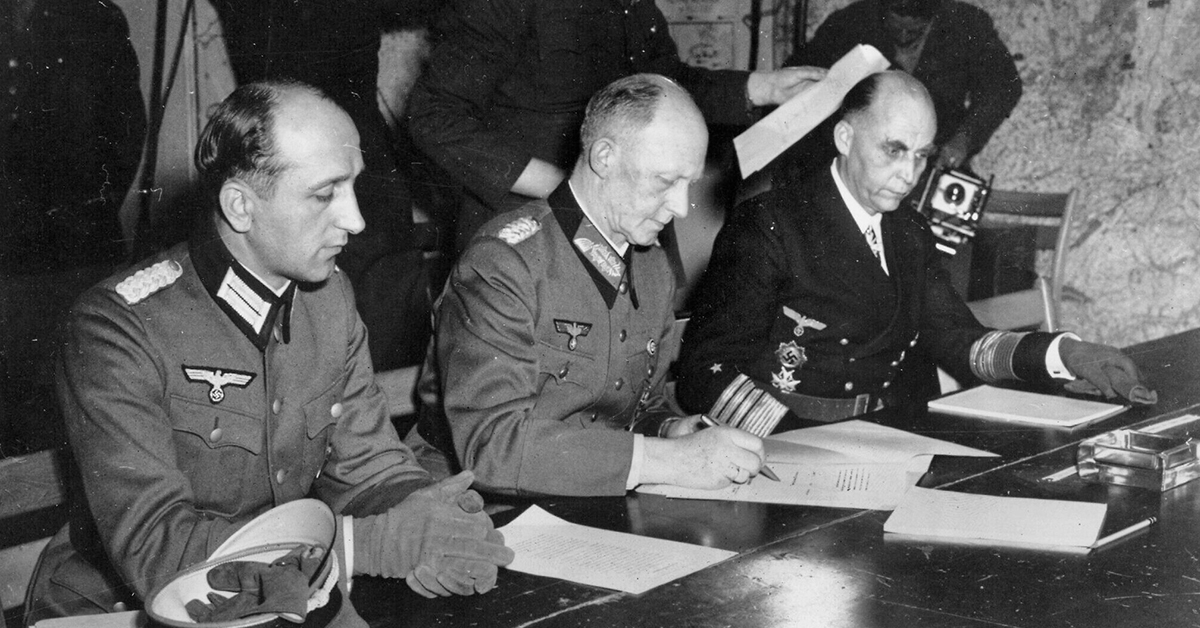 इतिहासमा आज – दोस्रो विश्वयुद्धमा जर्मन फौजद्वारा आत्मसमर्पण, जनरललाई पहिले फासी, अनिमात्रै माफी