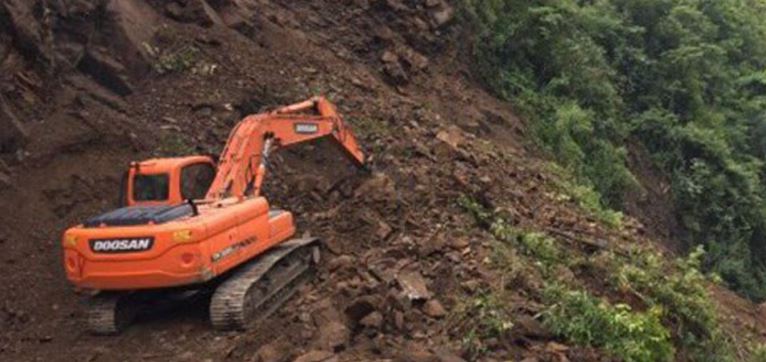 Two drivers missing after tractor, tipper buried