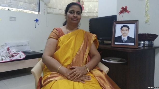 आफ्नो मृत छोराको वीर्यको प्रयोग गरेर एक आमा बनिन् हजुरआमा
