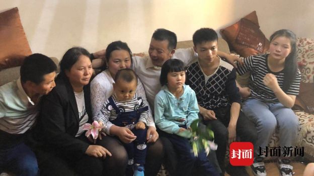 ३ वर्षको उमेरमा हराएकी छोरीसँग २४ वर्षपछि पुनर्मिलन, चीनभरी भइरहेछ चर्चा