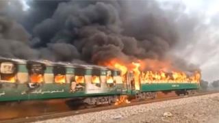 पाकिस्तानमा गुडिरहेको रेलमा आगलागी, ६५ जनाको मृत्यु