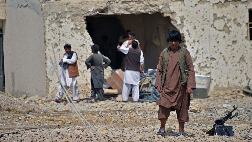 बाइडेनले गरेको अमेरिकी सेना फर्काउने निर्णयको बचाउ, तालिवानले कब्जा गर्न थाल्यो अफगानिस्तान