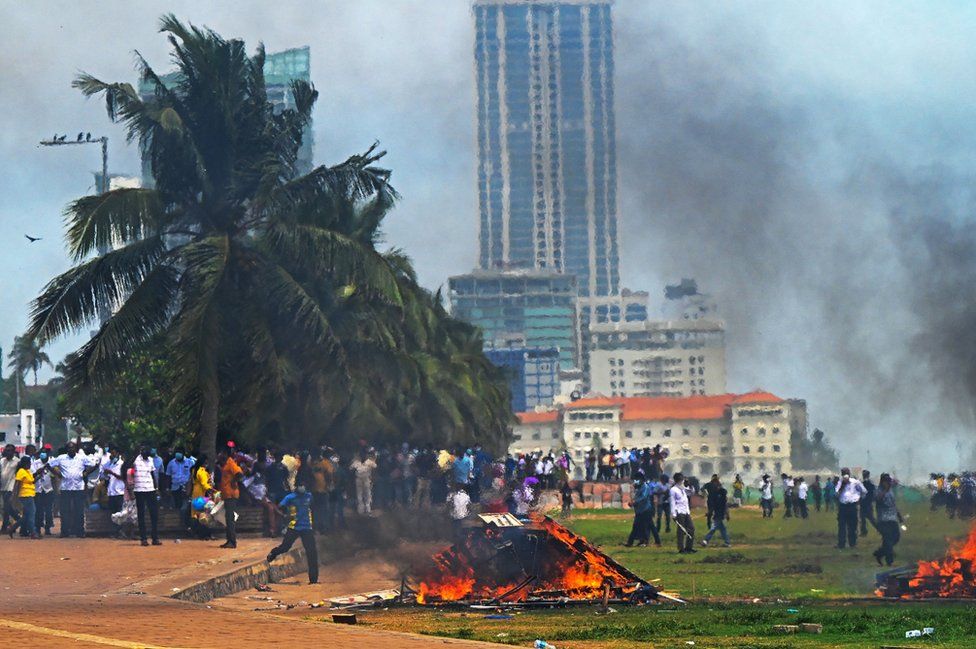 Sri Lanka crisis: Pro-government supporters attack protesters in Colombo