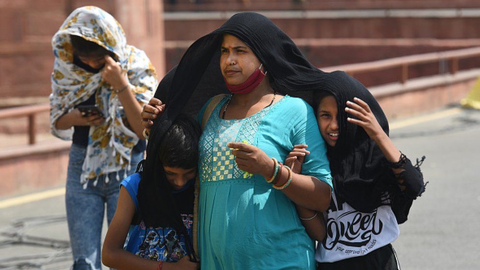 Delhi suffers at 49C as heatwave sweeps India