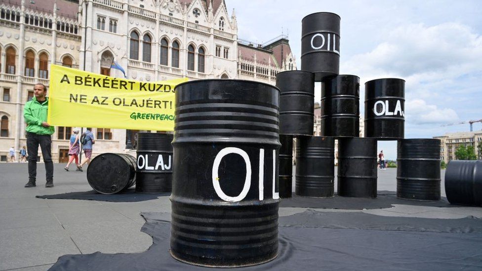 Russian oil: EU agrees compromise deal on banning imports