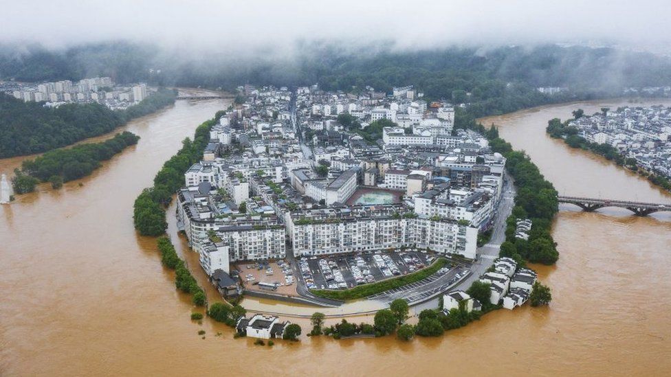 Hundreds of thousands evacuated as floods ravage southern China