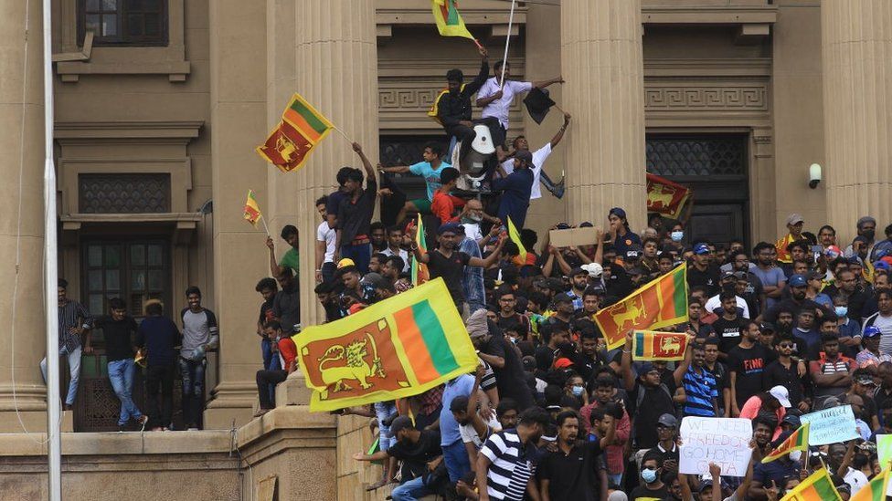 Sri Lanka: President Rajapaksa to resign after palace stormed