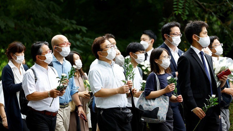 Shinzo Abe: Japanese mourners pay last respects to ex-PM at funeral