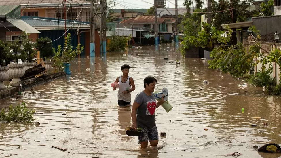 Typhoon Noru: Four dead as 'explosive' typhoon hits Philippines