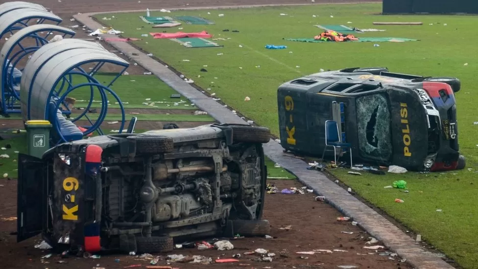 Indonesia: At least 174 dead in football crush