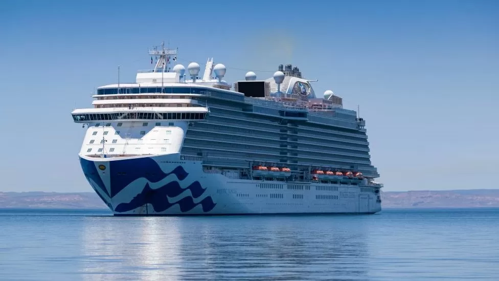 Cruise ship with 800 Covid cases docks in Sydney