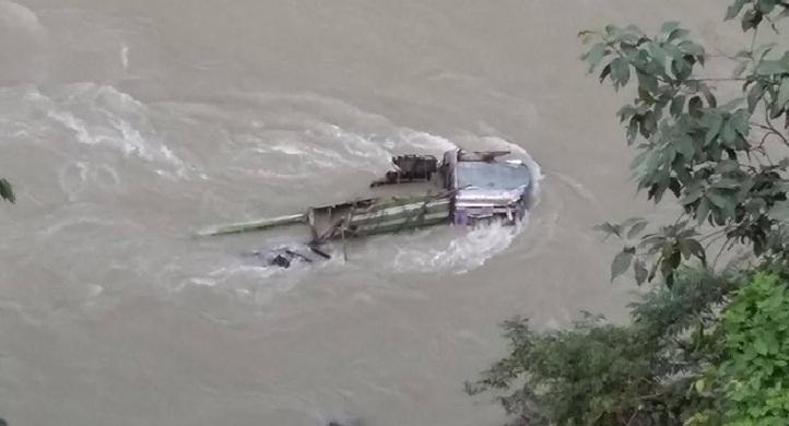 Driver goes missing when truck plunges into Trishuli