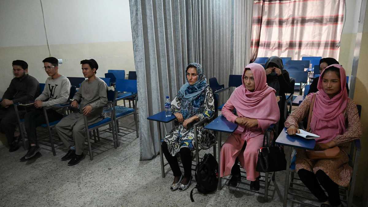 अफगानिस्तानमा छात्रालाई विद्यालय जान दिने निर्णय रद्ध