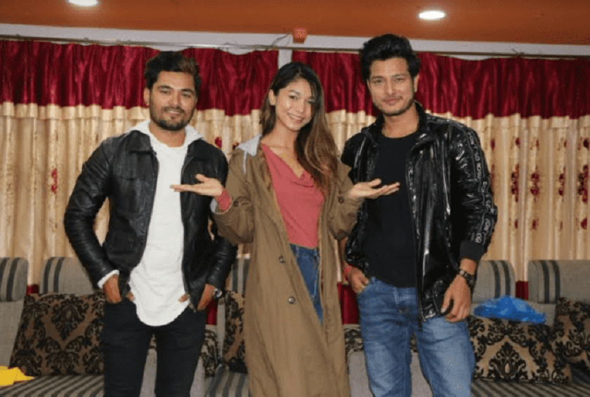 कविता बनिन् पुष्प र चक्रको निरमाया