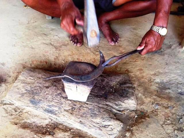   आरनको भरमा लुहार दम्पतीको जीविका
