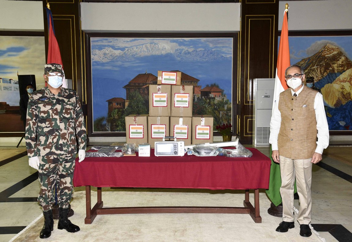 भारतीय सेनाले नेपाली सेनालाई दियो १० आइसियु भेन्टिलेटर