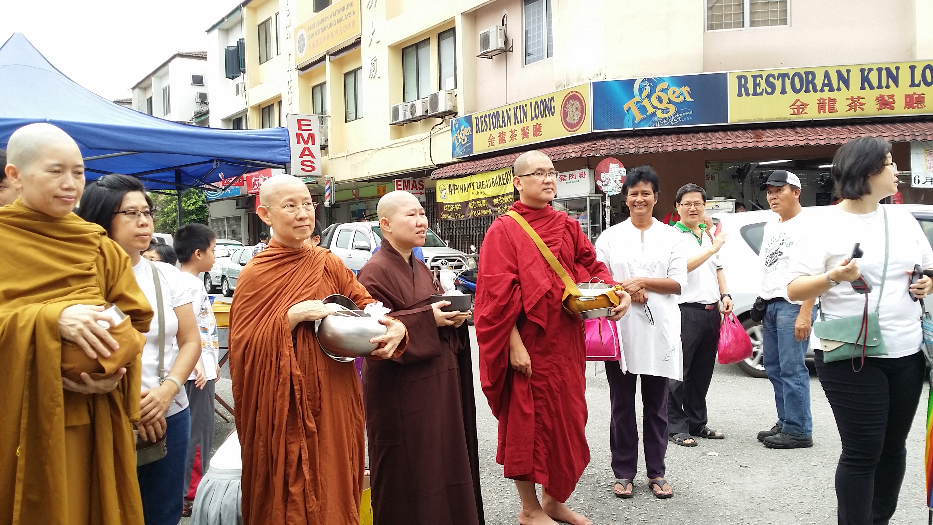 Delegation of Buddhist Maha Vihara, Malaysia, visits various heritage sites