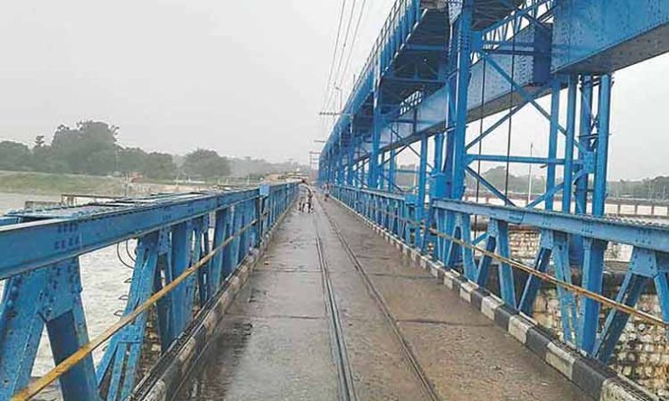 Four-wheel vehicles prohibited on Mahakali Bridge