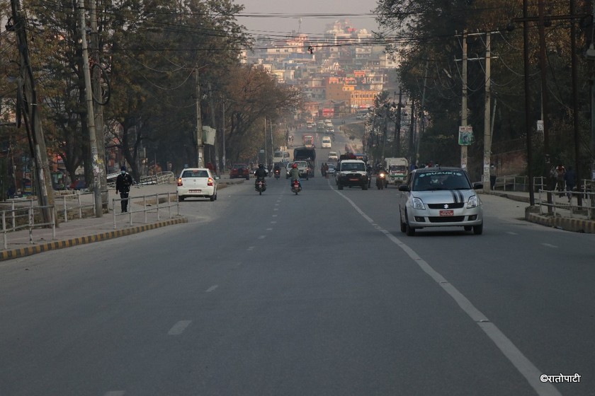 काठमाडौँमा सार्वजनिक सवारी ठप्प, अधिकांश शैक्षिक संस्था बन्द