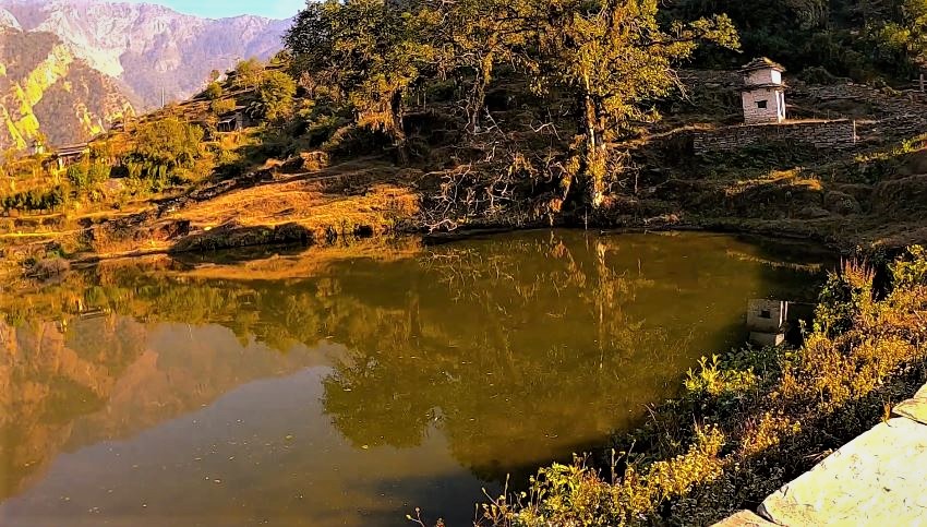   ओझेलमा ओखरबोट जङ्गलका तीन ताल