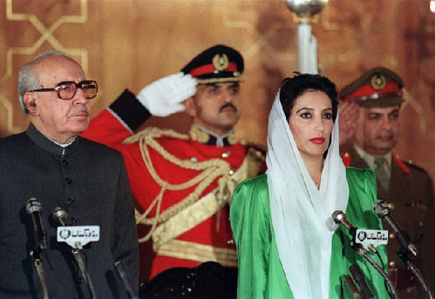 इतिहासमा आज : बेनेजिर भुट्टोले लिइन् पाकिस्तानी प्रधानमन्त्रीको सपथ