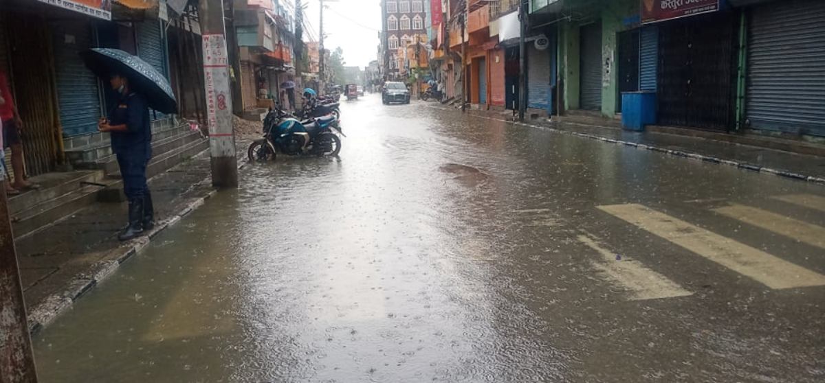 भैरहवाको मुख्य सडक जलमग्न