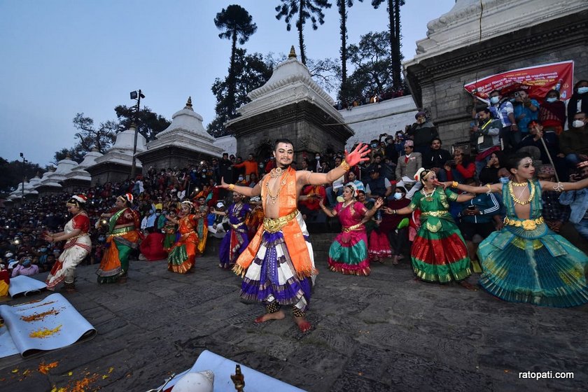 पशुपतिनाथ मन्दिर परिसरमा भरत नाट्य नृत्य तस्वीरमा हेरौं