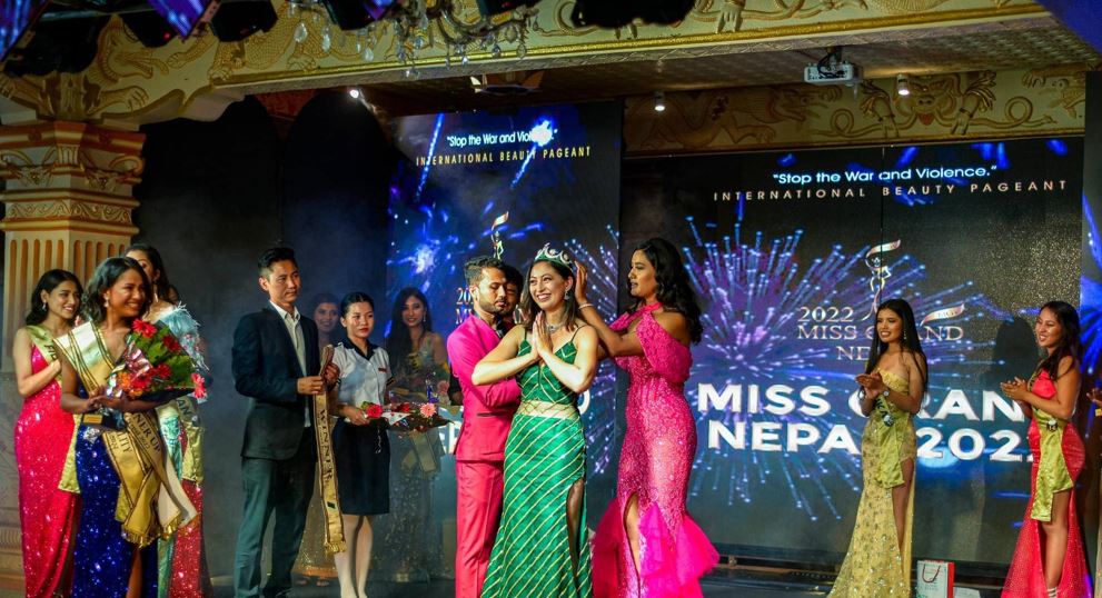 मिस ग्राण्ड नेपाल २०२२ को उपाधि ऐश्वर्य श्रेष्ठलाई