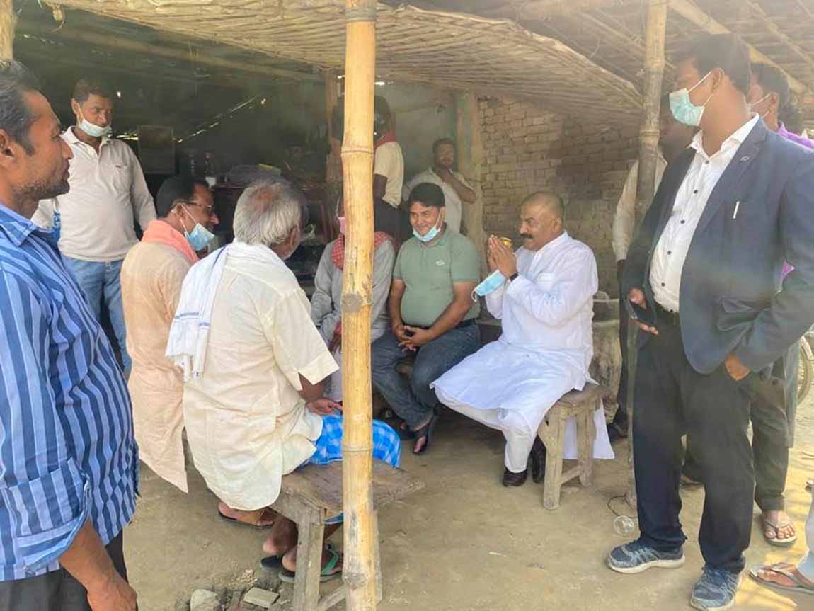   निषेधाज्ञामा एमाले नेताले चुनावी कार्यक्रम सुरु गर्दा प्रहरी  रमिते