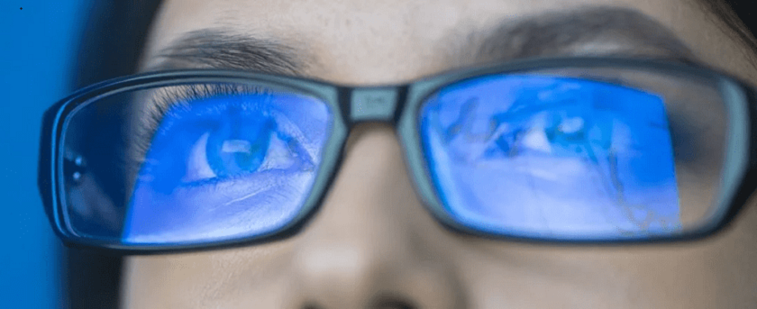 निलो प्रकाश दिने चश्मा निन्द्राका लागि फाइदाजनक
