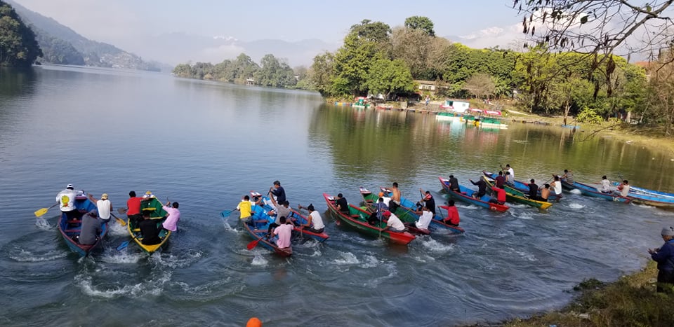   बोट रेसमा स्विमिङ पुल घाट प्रथम